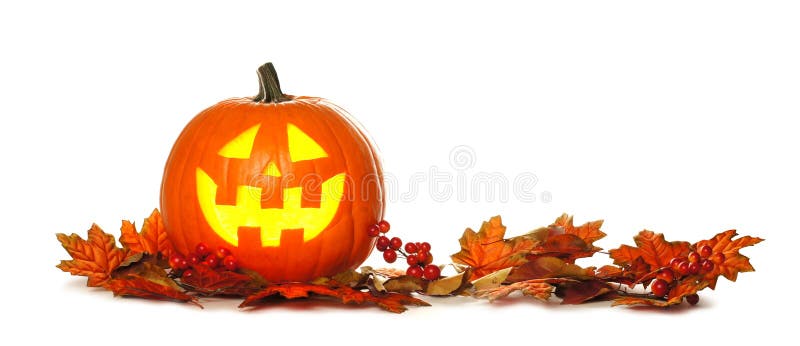 Halloweenowy Jack o lampion z jesień liścia granicą nad bielem