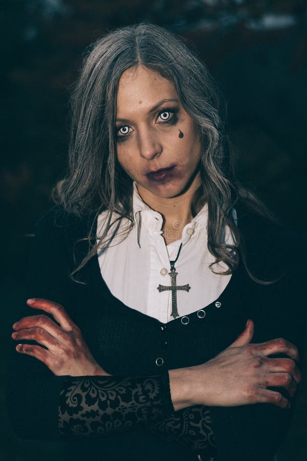Halloweenowy portret przerażająca kobieta fotografia stock Halloweenowy portret przerażająca kobieta fotografia stock