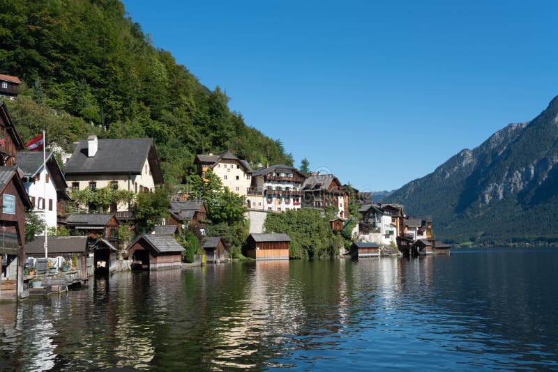 HALLSTATT, SALZKAMMERGUT/AUSTRIA - 9月14日:大厅看法 免版税库存图片 HALLSTATT, SALZKAMMERGUT/AUSTRIA - 9月14日:大厅看法 免版税库存图片