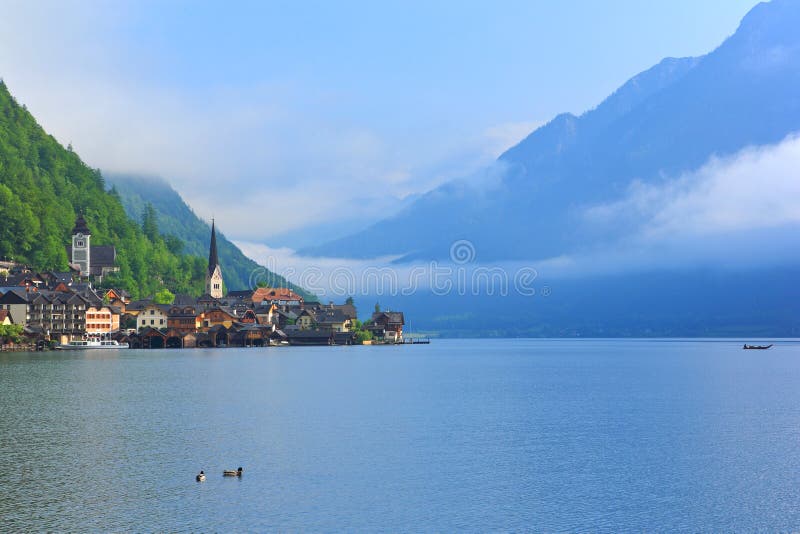 L'attività umana nel magnifico paesaggio del Salzkammergut, iniziato in epoca preistorica, con depositi di sale e sfruttata già nel 2 ° millennio AC.