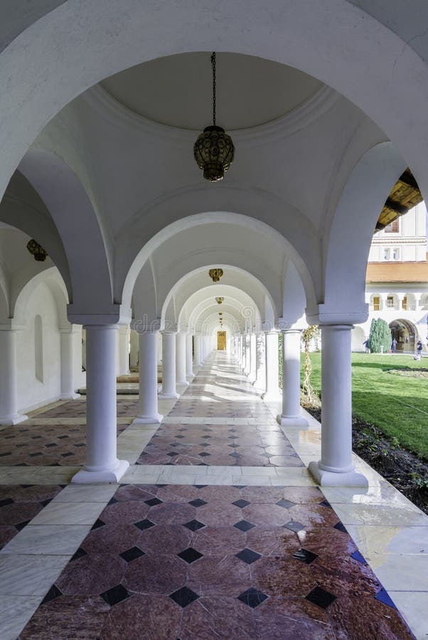 Marble Hallway (Sambata de Sus resort)