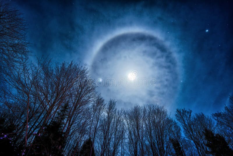 Halo de lune images libres de droits Halo de lune images libres de droits