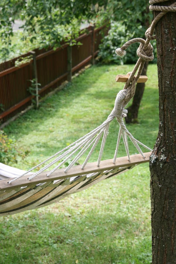 Hammock na jarda fotos de stock royalty free Hammock na jarda fotos de stock royalty free