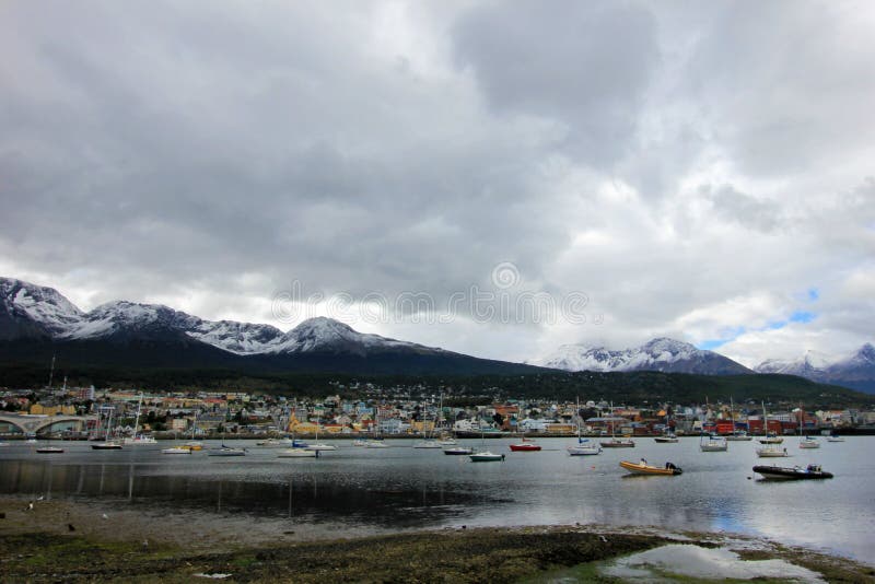 Hamn av Ushuaia, Tierra del Fuego, Argentina royaltyfri bild Hamn av Ushuaia, Tierra del Fuego, Argentina royaltyfri bild
