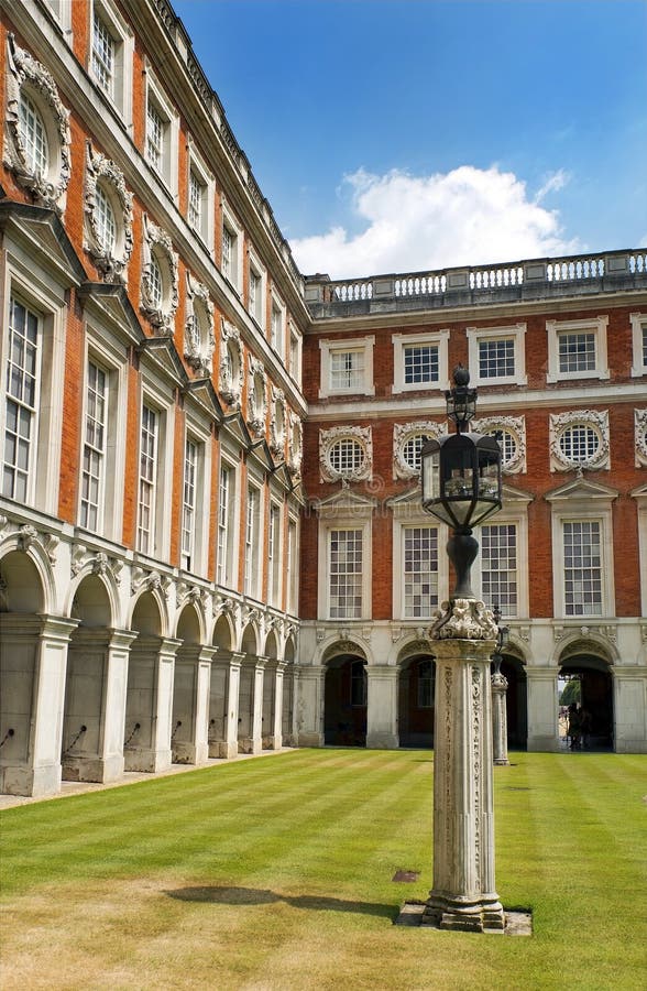 Hampton Court Palace-Hof, London stockfotografie Hampton Court Palace-Hof, London stockfotografie