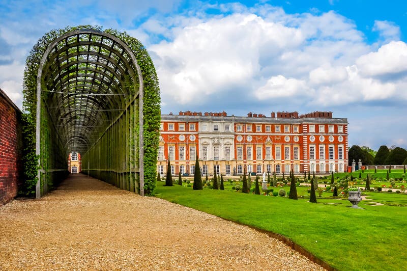 Hampton Court-paleis, Londen, het Verenigd Koninkrijk stock afbeelding Hampton Court-paleis, Londen, het Verenigd Koninkrijk stock afbeelding