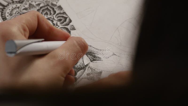 The hand of the artist draws a pen