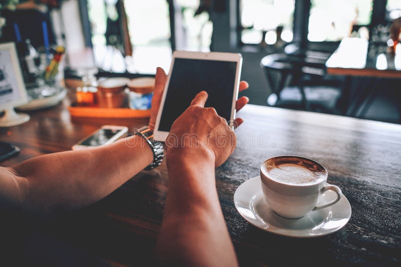 Hand and computer Work and technology To do business Of the businessmen Successful