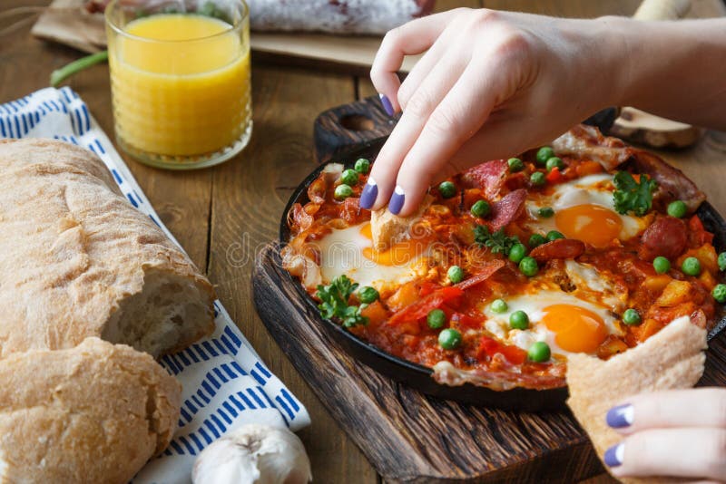 Huevos Ein La Flamenca Oder Flamenco-Eier Eier Pochiert in Der ...