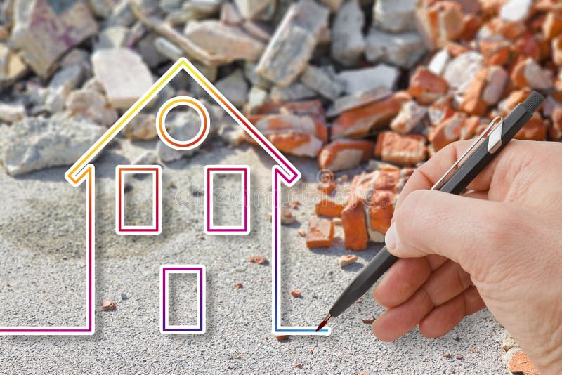 Hand die een gekleurd huis trekken tegen een beton en baksteenpuinpuin - het conceptenbeeld van de aardbevingswederopbouw stock foto's Hand die een gekleurd huis trekken tegen een beton en baksteenpuinpuin - het conceptenbeeld van de aardbevingswederopbouw stock foto's