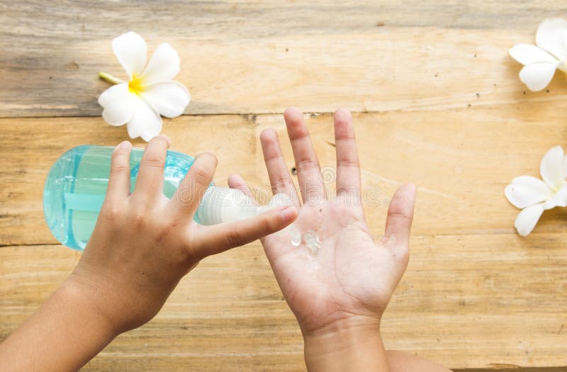 Hand of girl cleaning with hand clean alcohol gel for health care hand royalty free stock photography Hand of girl cleaning with hand clean alcohol gel for health care hand royalty free stock photography