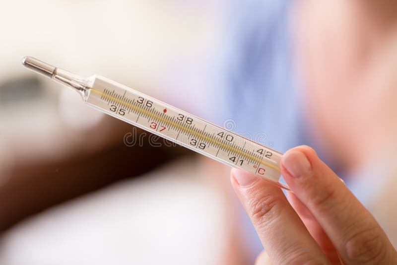 https://thumbs.dreamstime.com/b/hand-holding-analog-medical-thermometer-close-up-hand-holding-analog-medical-thermometer-checking-temperature-101195690.jpg