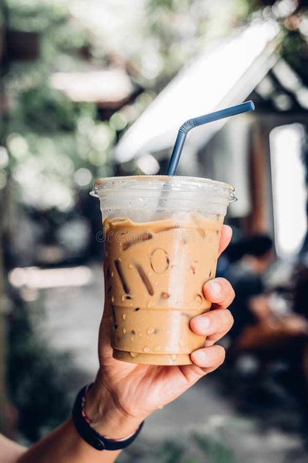 https://thumbs.dreamstime.com/b/hand-holding-iced-latte-straw-plastic-cup-garden-blur-cafe-restaurant-hot-sunny-day-coffee-shop-leisure-lifestyle-156313504.jpg