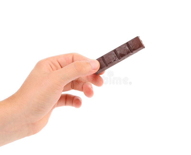 Дядя тянет руку в руке шоколадка. Протягивает шоколадку. Рука протягивает шоколадку. Рука держит батончик.