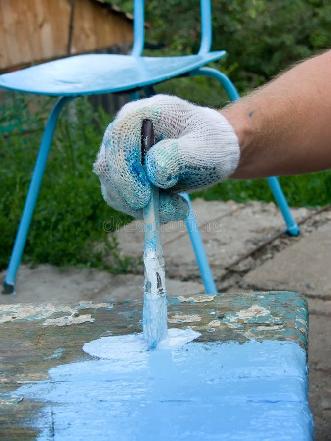 Hand man s with a brush in a paint