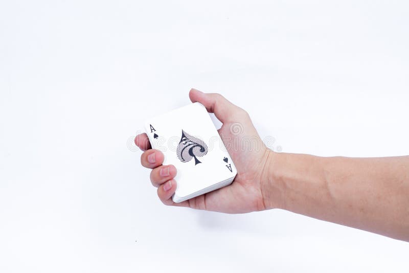 Hand met speelkaarten op witte achtergrond worden geïsoleerd die royalty-vrije stock foto Hand met speelkaarten op witte achtergrond worden geïsoleerd die royalty-vrije stock foto