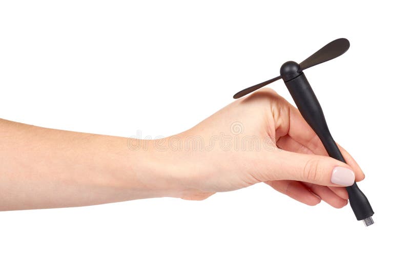 Hand mit schwarzem Plastik-USB-Fan für tragbare Geräte oder Energiebank Getrennt auf weißem Hintergrund