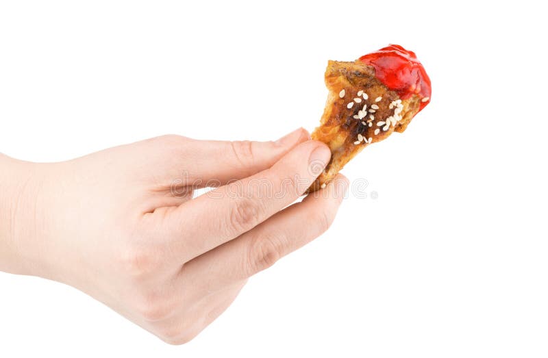 Hand som rymmer den bakade fega vingen isolerad på vit bakgrund royaltyfri foto Hand som rymmer den bakade fega vingen isolerad på vit bakgrund royaltyfri foto