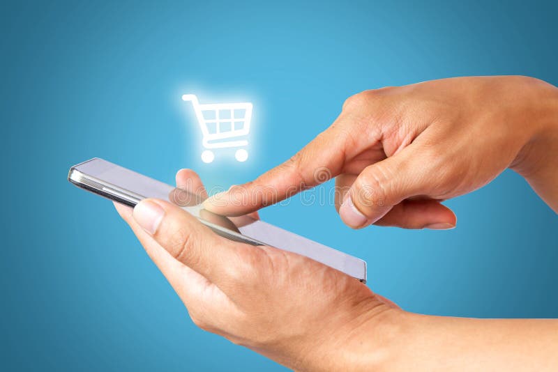 Hand unter Verwendung des Handydes on-line-Einkaufens, des Geschäfts und Konzeptes des elektronischen Geschäftsverkehrs