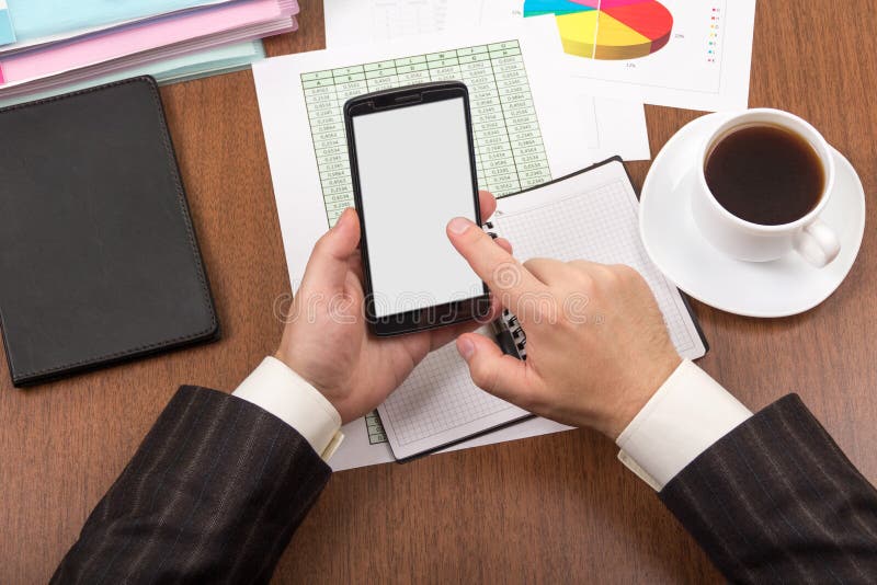 Hand van beambte die een smartphone houden royalty-vrije stock afbeelding