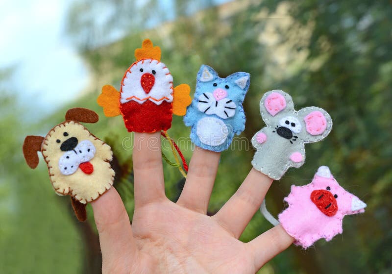 5 finger puppets: dog, cock, cat, mouse, pig