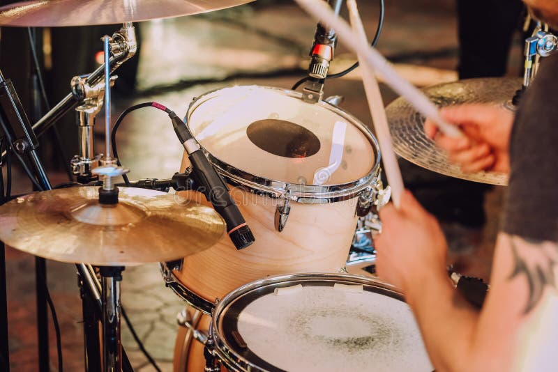 Handelsresandepinnar som spelar instrumentkonsert arkivfoto Handelsresandepinnar som spelar instrumentkonsert arkivfoto