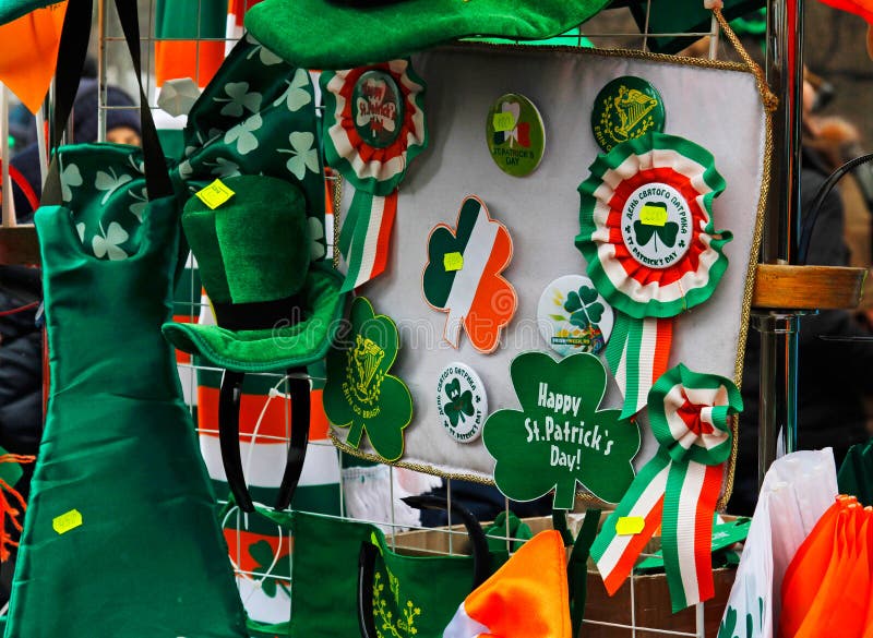 Handelswinkel met St Patrick ` s Dagsymbolen royalty-vrije stock afbeelding Handelswinkel met St Patrick ` s Dagsymbolen royalty-vrije stock afbeelding