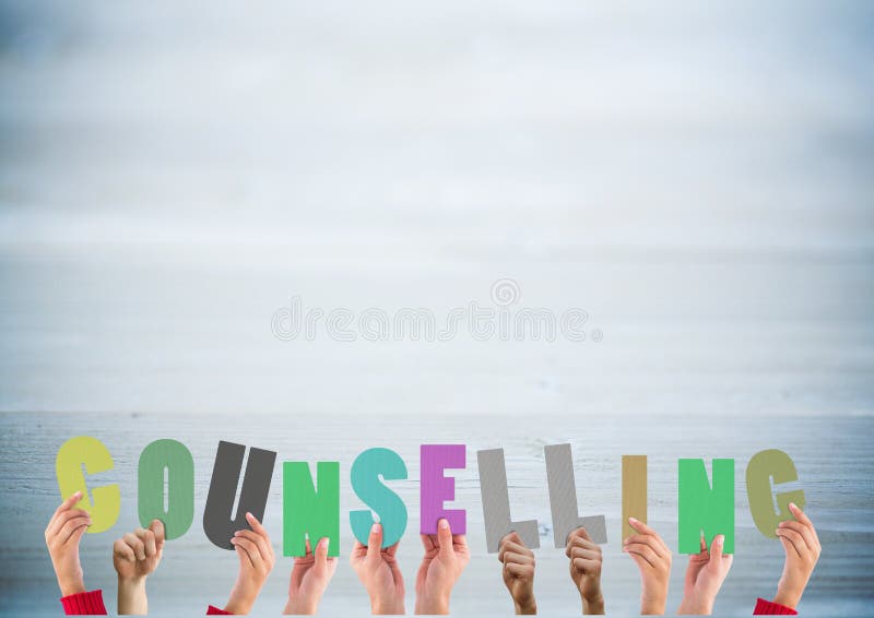 Handen die alfabet van het adviseren houden stock foto Handen die alfabet van het adviseren houden stock foto
