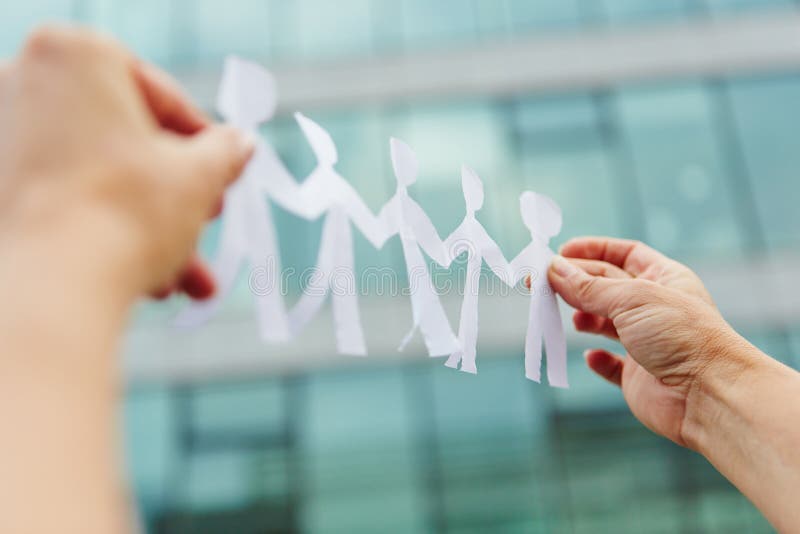 Handen die commercieel die team houden van document wordt gemaakt royalty-vrije stock foto's Handen die commercieel die team houden van document wordt gemaakt royalty-vrije stock foto's
