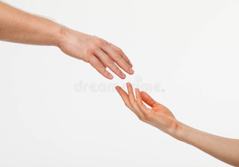 Handen van mens en vrouw die aan elkaar de bereiken