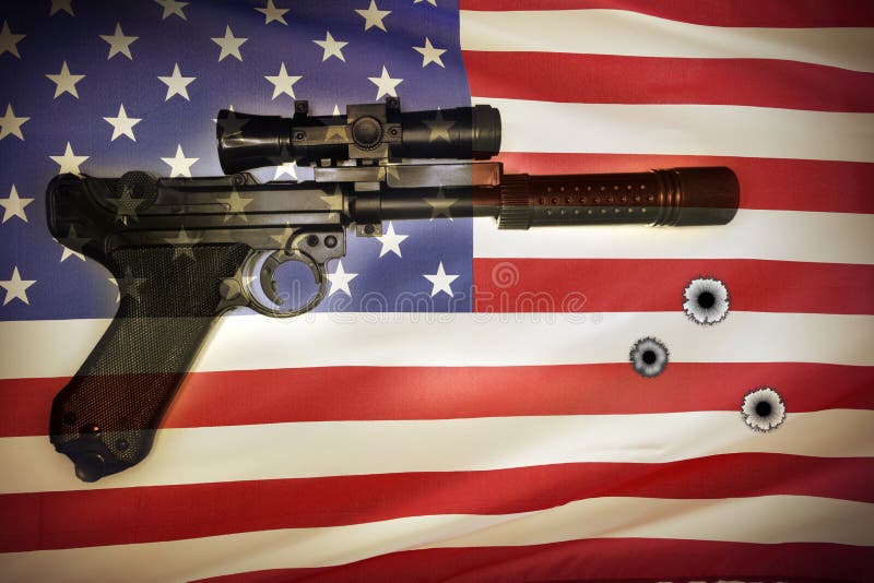 Zbraň a Americká vlajka.