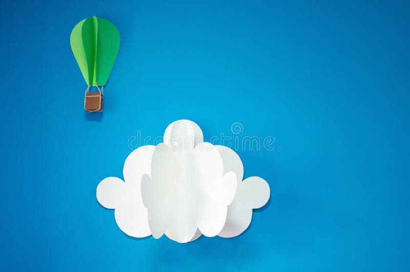 Handmade gorące powietrze chmura w niebie i balon papierowy sztuka styl Odizolowywa na błękitnym tle royalty ilustracja Handmade gorące powietrze chmura w niebie i balon papierowy sztuka styl Odizolowywa na błękitnym tle royalty ilustracja