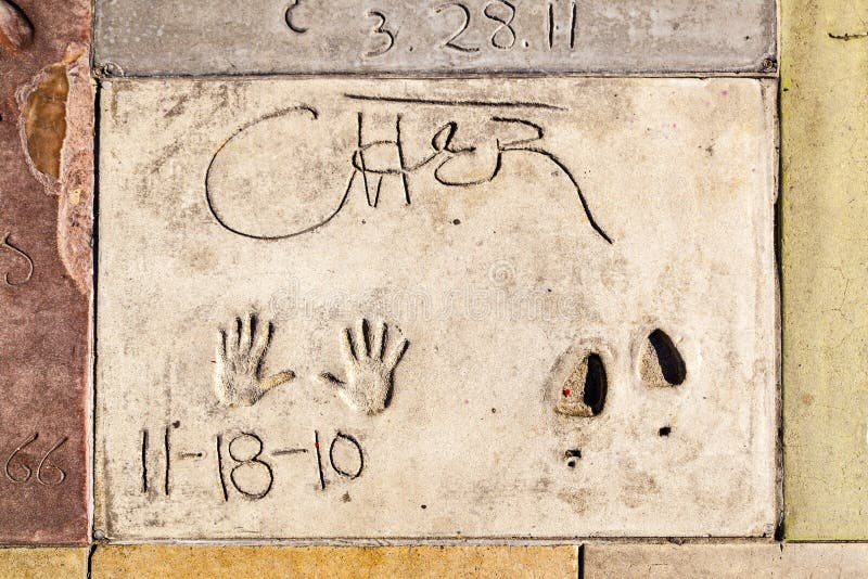 Handprints Шера в бульваре Голливуда в бетоне хиа стоковые изображения