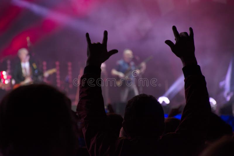 rock concert hands