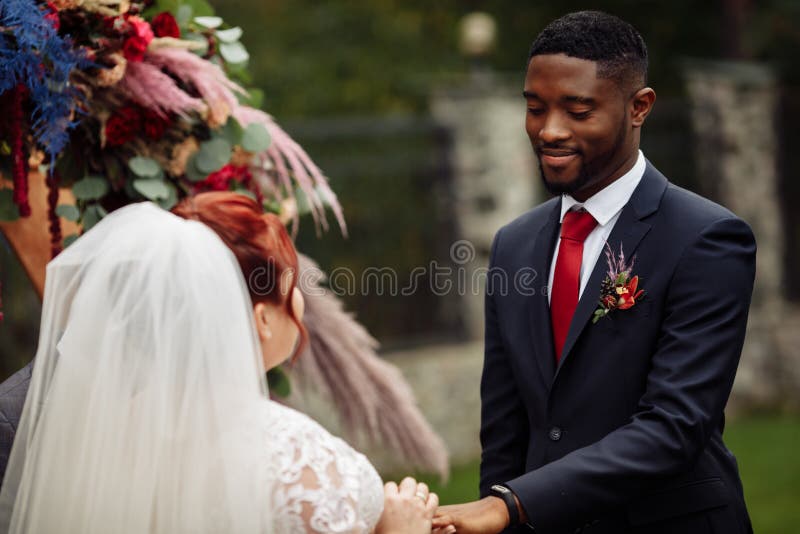 https://thumbs.dreamstime.com/b/handsome-african-american-man-beautiful-woman-stand-near-decorated-arch-adorable-couple-wedding-ceremony-attractive-groom-213808178.jpg	