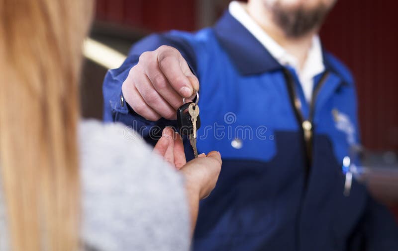 Handsome car mecanic giving back the keys