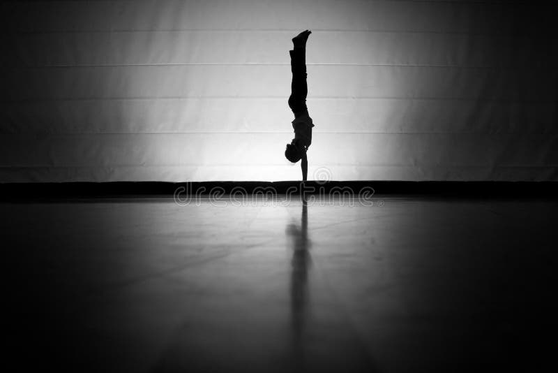 Handstandschattenbild lizenzfreie stockfotos Handstandschattenbild lizenzfreie stockfotos