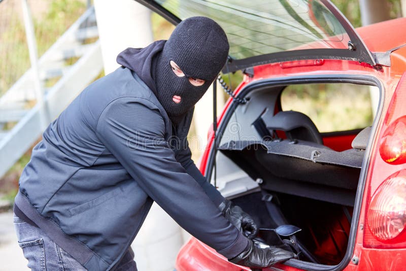 Handtasche Mit Diebstahl Aus Dem Auto Stockfoto - Bild von auto, abdeckung:  159597548