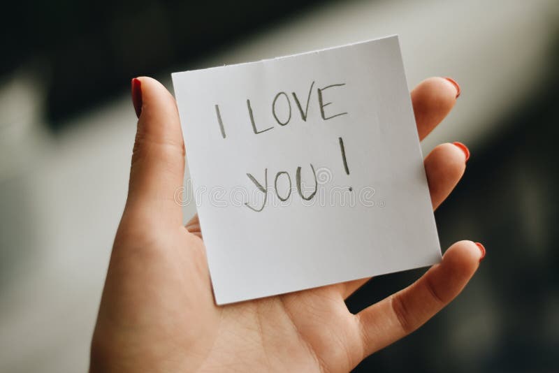Handwriting I Love You Sticky Note in Hands Stockfoto Bild von