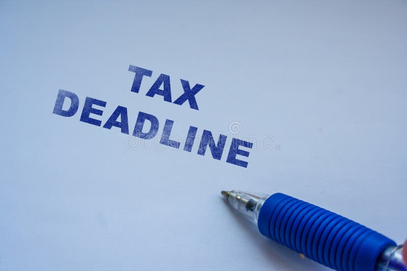 Handwritten text reading TAX DEADLINE on a white sheet of paper, accompanied by a blue pen, emphasizing the urgency and importan. Reading efficiency stock images, royalty-free photos and pictures