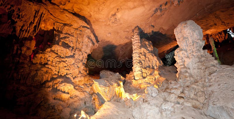 Hang Sung Sot Cave, Halong Bay