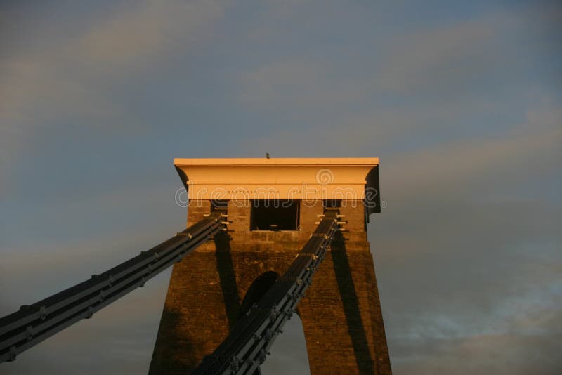 Hangbrug met het eveing van zonlicht stock afbeeldingen Hangbrug met het eveing van zonlicht stock afbeeldingen