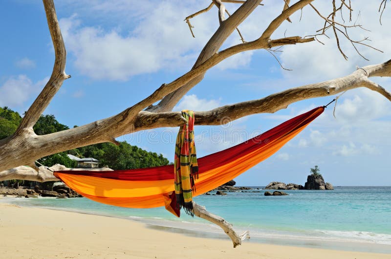 Hangmat op stranden op de eilanden van Seychellen royalty-vrije stock foto's Hangmat op stranden op de eilanden van Seychellen royalty-vrije stock foto's