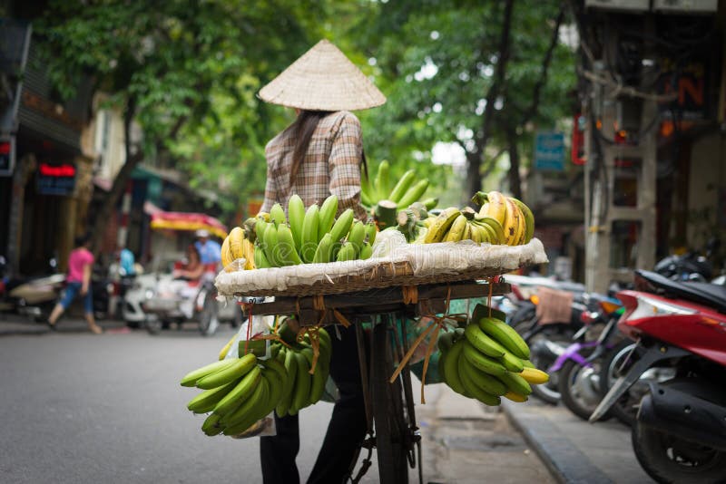 Hanoi fruktförsäljare med tillfogad karaktärsteckningeffekt