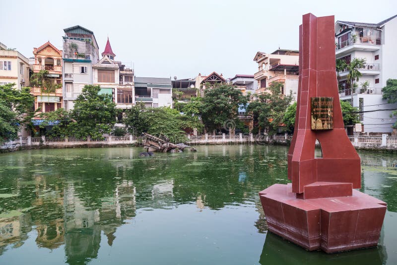 Hanoi, Vietnam - circa im September 2015: Mai-Bay B-52 See in Hanoi, Vietnam stockbilder Hanoi, Vietnam - circa im September 2015: Mai-Bay B-52 See in Hanoi, Vietnam stockbilder