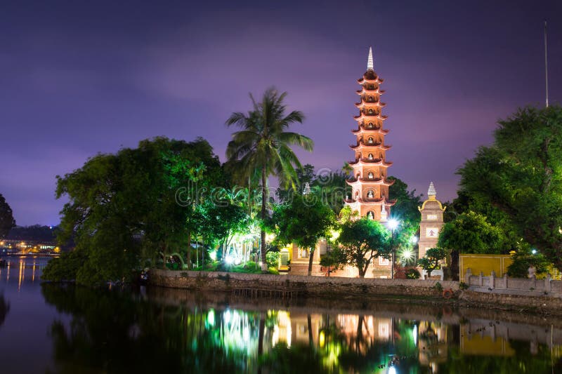 HANOI VIETNAM - MAJ 22, 2017: Tran Quoc pagod, den äldsta Budden