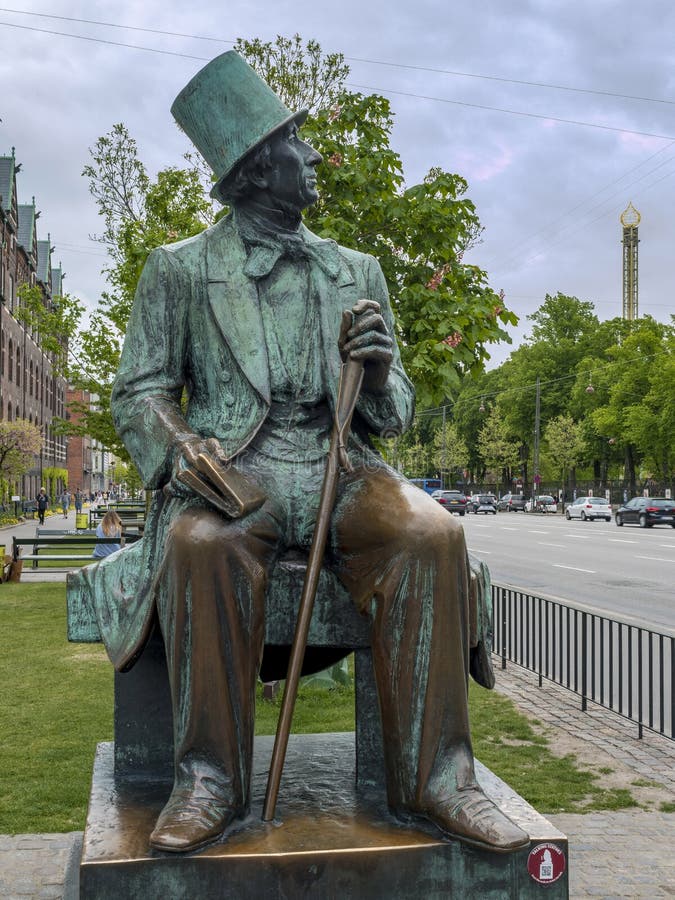 Hans Christian Andersen Monument, Radhuspladsen, città Hall Squar fotografia stock libera da diritti Hans Christian Andersen Monument, Radhuspladsen, città Hall Squar fotografia stock libera da diritti