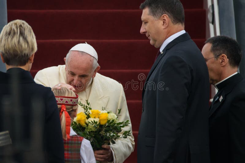 Hans helighet Pope Francis och Raimonds Vejonis, president av Lettland royaltyfri fotografi Hans helighet Pope Francis och Raimonds Vejonis, president av Lettland royaltyfri fotografi