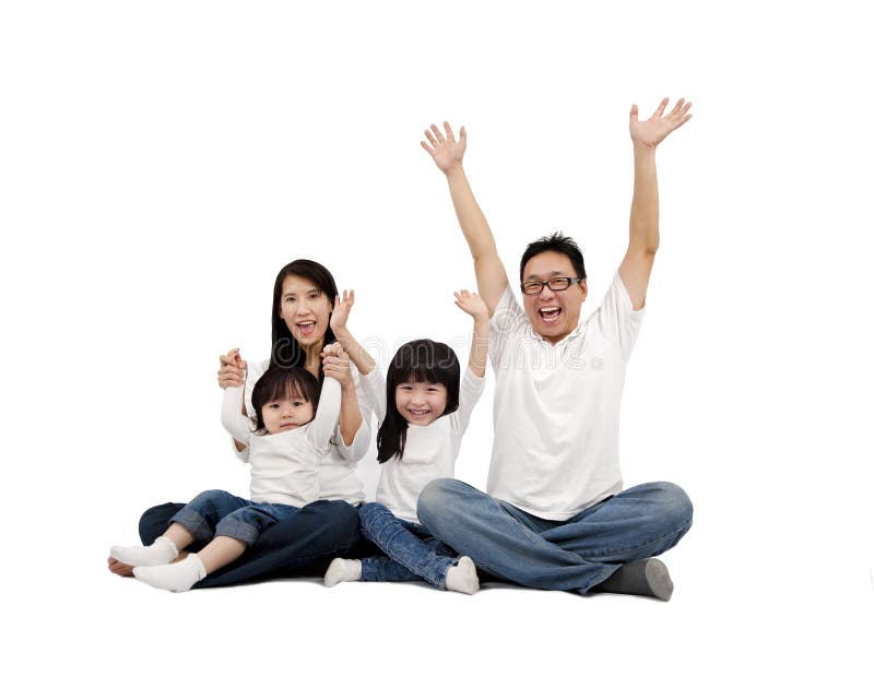 Feliz asiático familia en blanco.
