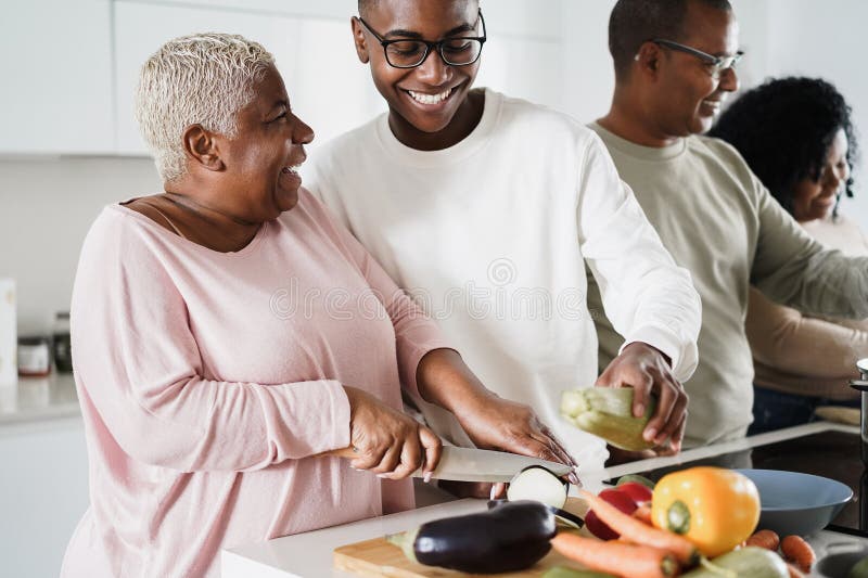 https://thumbs.dreamstime.com/b/happy-black-family-cooking-inside-kitchen-home-main-focus-mom-face-215576998.jpg